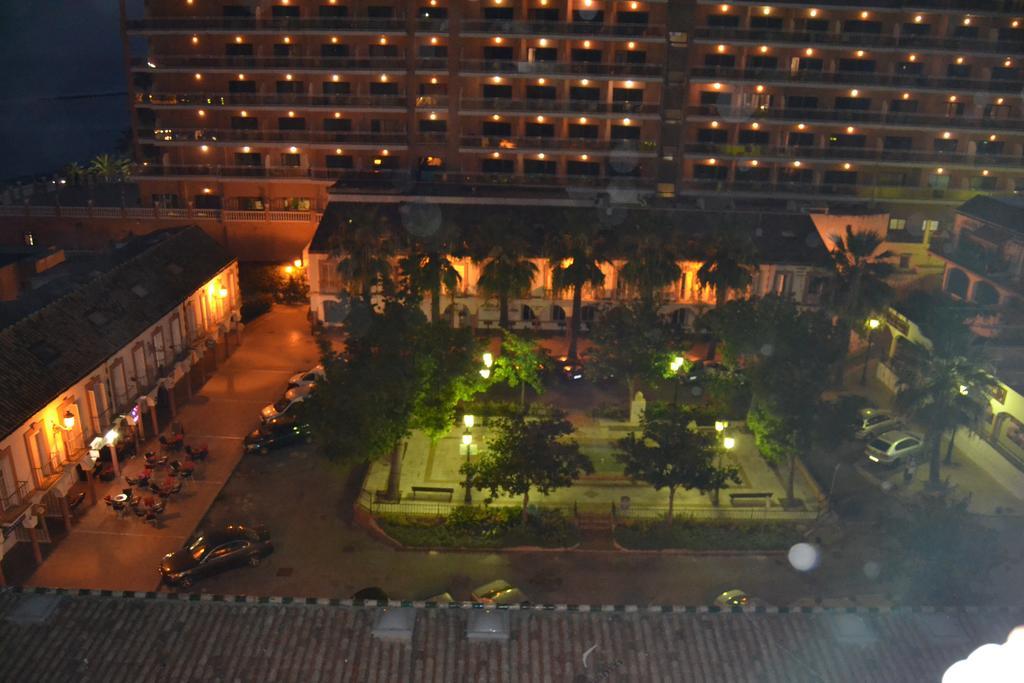 Malagasuite Front Beach เบนัลมาเดนา ภายนอก รูปภาพ